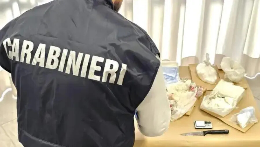 images Operazione antidroga a Lamezia: arrestato 49enne in possesso di 1,3 Kg di cocaina