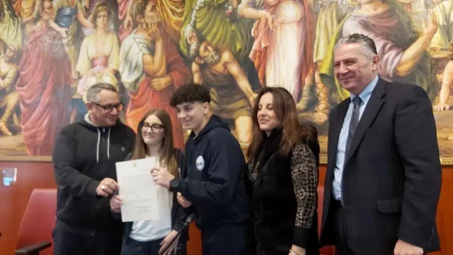 Marziale consegna un encomio agli studenti dell’istituto “Carducci-da Feltre” di Reggio images Marziale consegna un encomio agli studenti dell’istituto “Carducci-da Feltre” di Reggio