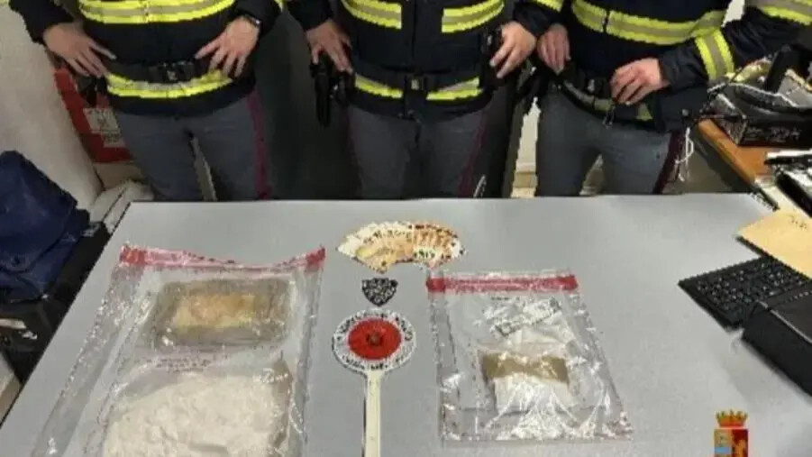 images Vibo Valentia, viaggiava in autostrada con droga a bordo: arrestato