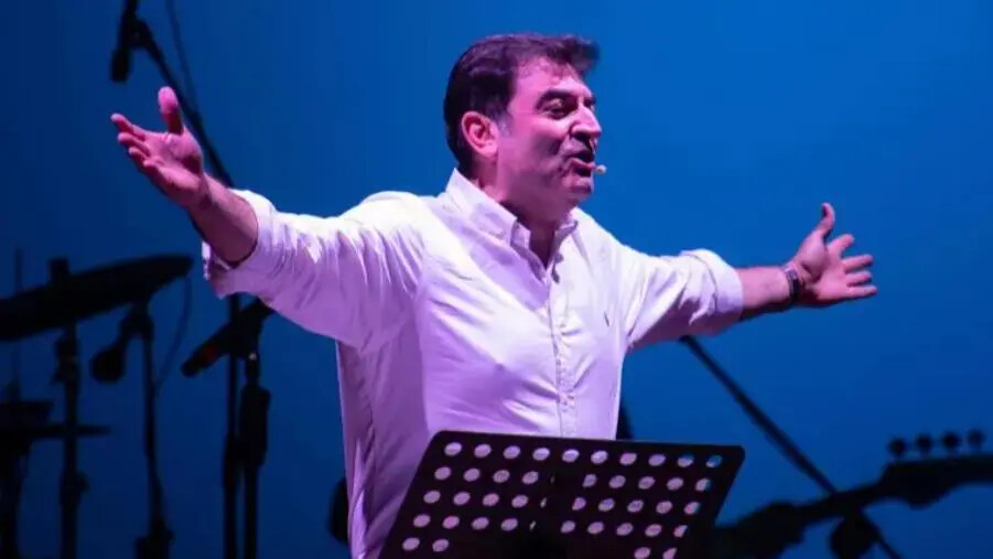 images AMA Calabria, Max Giusti conquista il pubblico catanzarese con le sue “Bollicine”