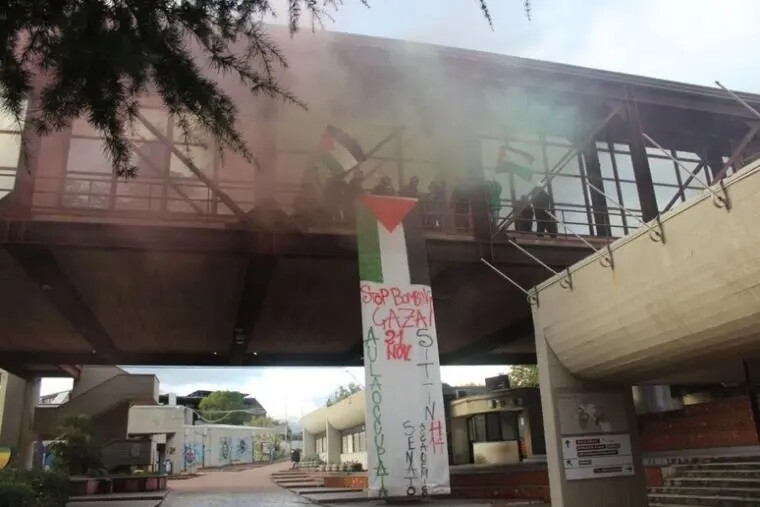 Unical, gruppo di studenti occupa l'aula "Caldora" per dimostrare solidarietà ai palestinesi images Unical, gruppo di studenti occupa l'aula "Caldora" per dimostrare solidarietà ai palestinesi