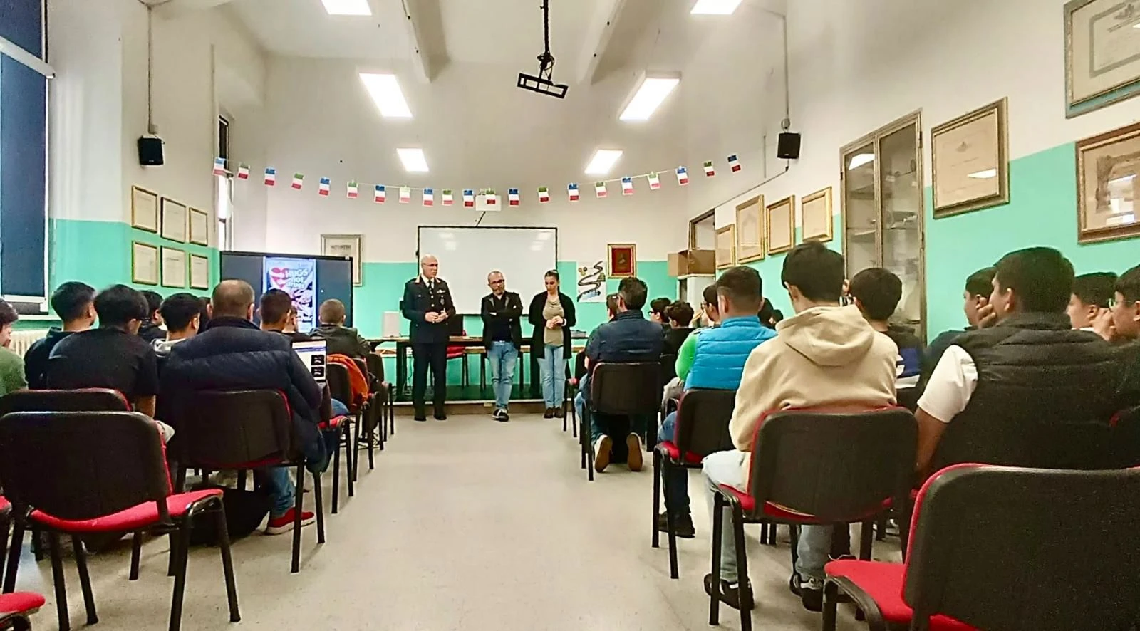 Droga tra i giovani, la Polizia locale fa prevenzione nelle scuole di Catanzaro&nbsp;