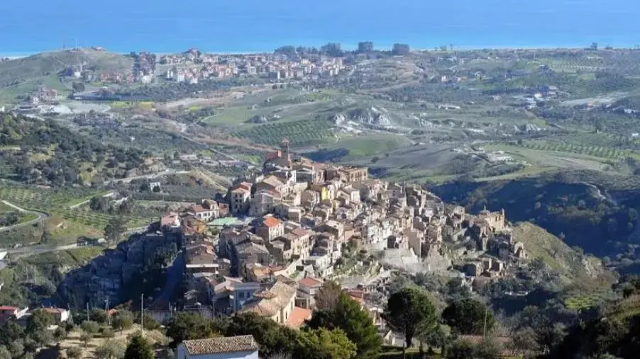 Lettera a Tito, forse Badolato sarà il primo Comune in Italia a dedicare strade urbane alla Prima Italia e a Re Italo images Lettera a Tito, forse Badolato sarà il primo Comune in Italia a dedicare strade urbane alla Prima Italia e a Re Italo