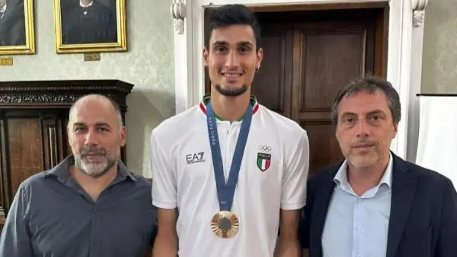 images Catanzaro, Fiorita ha accolto al Comune il campione olimpico Simone Alessio 