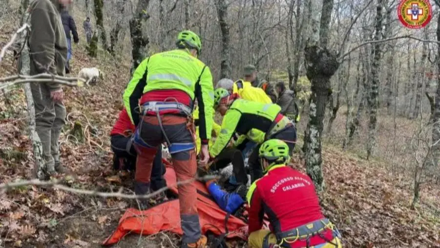 Cacciatore cade nei boschi nel Cosentino: salvato dai tecnici del Soccorso alpino  images Cacciatore cade nei boschi nel Cosentino: salvato dai tecnici del Soccorso alpino