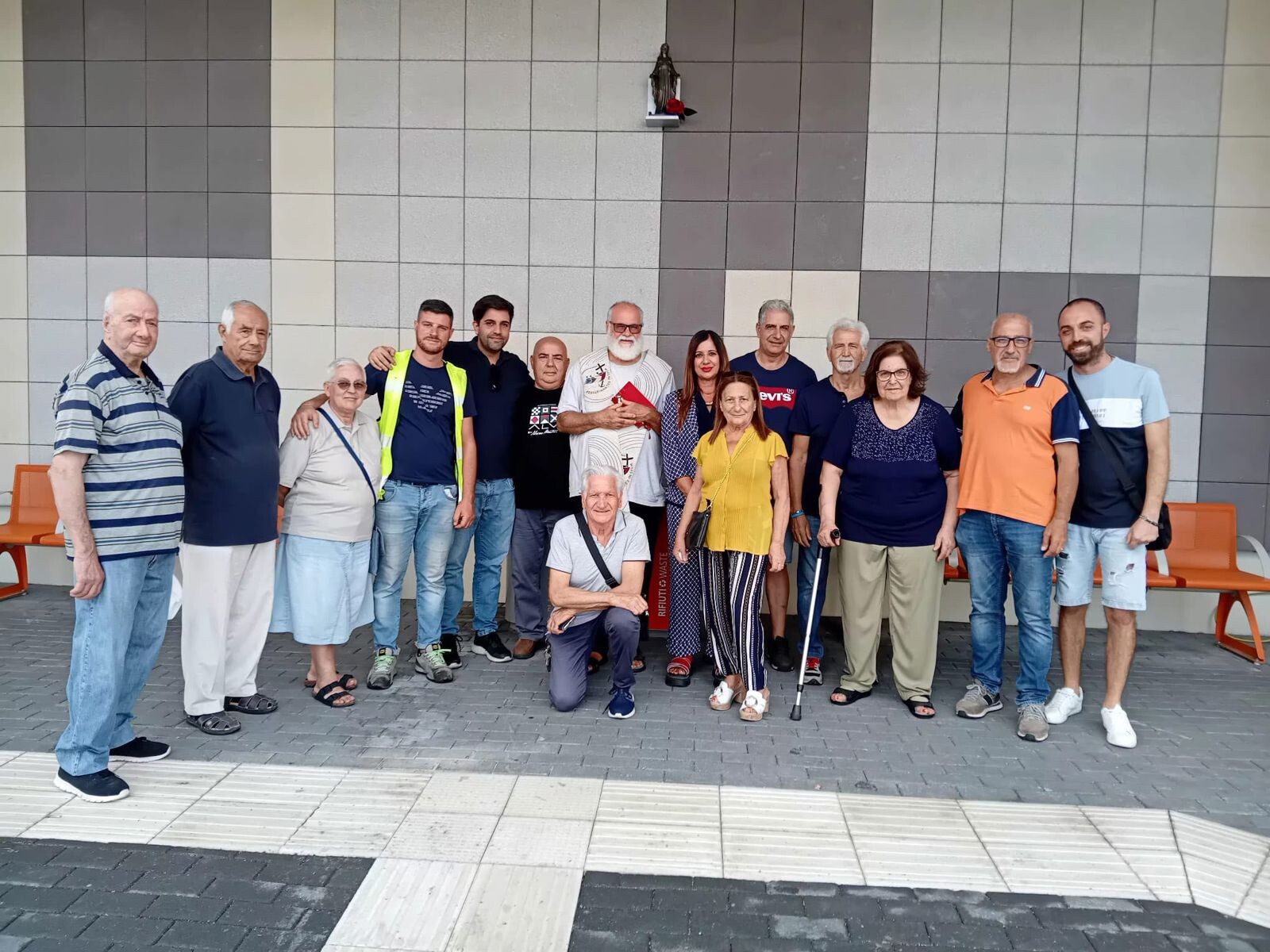 images Inaugurata la statua della Madonna alla fermata “Santa Maria” Iemma e Barberio: "Un segno di comunità"