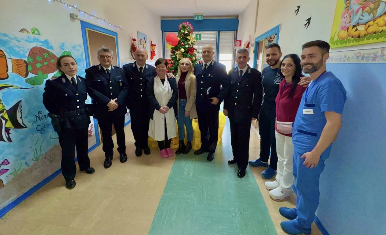 La befana del poliziotto penitenziario, iniziativa nell’ospedale di Locri 