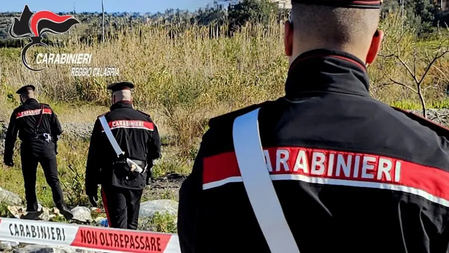 Tenta di appiccare incendio nel Reggino, arrestato in flagranza dai Carabinieri images Tenta di appiccare incendio nel Reggino, arrestato in flagranza dai Carabinieri