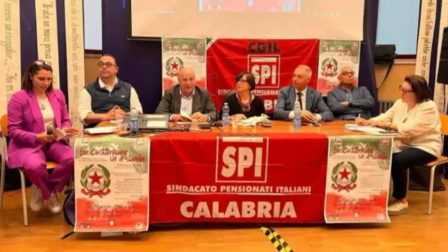 Costituzione, la Segretaria Nazionale Spi incontra a Crotone gli studenti: “C’è ancora troppo da fare per applicarla per pensare di stravolgerla” images Costituzione, la Segretaria Nazionale Spi incontra a Crotone gli studenti: “C’è ancora troppo da fare per applicarla per pensare di stravolgerla”