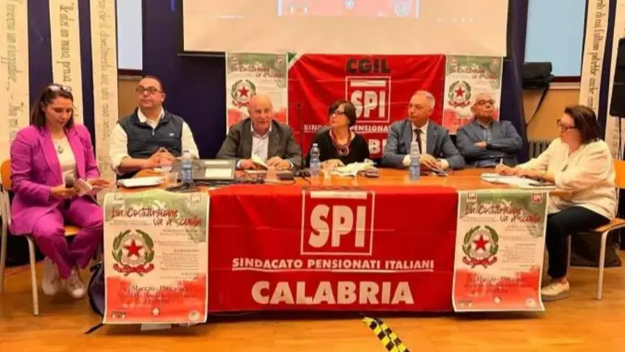 Costituzione, la Segretaria Nazionale Spi incontra a Crotone gli studenti: “C’è ancora troppo da fare per applicarla per pensare di stravolgerla” images Costituzione, la Segretaria Nazionale Spi incontra a Crotone gli studenti: “C’è ancora troppo da fare per applicarla per pensare di stravolgerla”