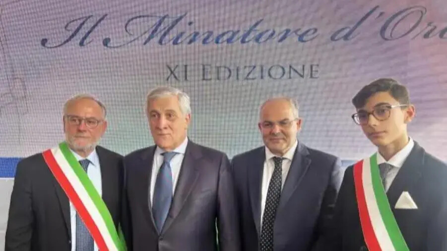 Il “Minatore d’Oro” di Michele Affidato consegnato ad Antonio Tajani images Il “Minatore d’Oro” di Michele Affidato consegnato ad Antonio Tajani