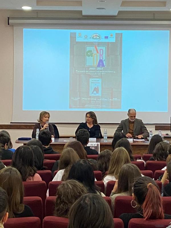 Giusy Starapoli Calafati ospite della rassegna “Agorà” del Liceo de Nobili
images Giusy Starapoli Calafati ospite della rassegna “Agorà” del Liceo de Nobili