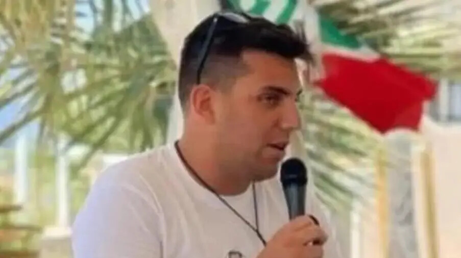 Tragedia sfiorata a Reggio Calabria: crolla un cartello della pubblicità images Tragedia sfiorata a Reggio Calabria: crolla un cartello della pubblicità