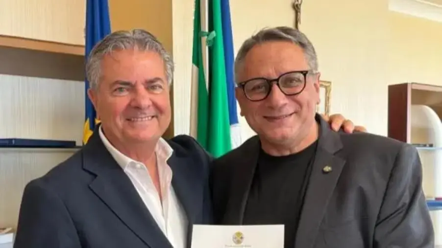 Minori, Marziale consegna la Relazione annuale 2025 a Mancuso: "Gestiti oltre mille interventi"