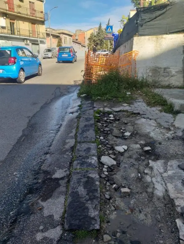 Catanzaro, disagi a via Tommaso Campanella nel quartiere Materdomini images Catanzaro, disagi a via Tommaso Campanella nel quartiere Materdomini