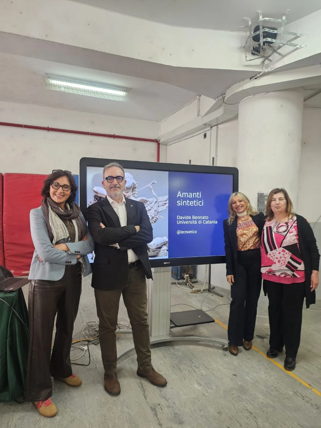 Intimità digitale e nuove relazioni: gli studenti del Polo Liceale Siciliani-De Nobili incontrano Davide Bennato