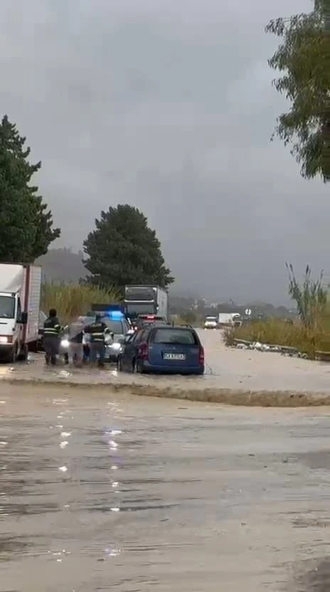 Maltempo nel Catanzarese, finora 30 interventi eseguiti e altri 20 in corso dei vigili del fuoco 