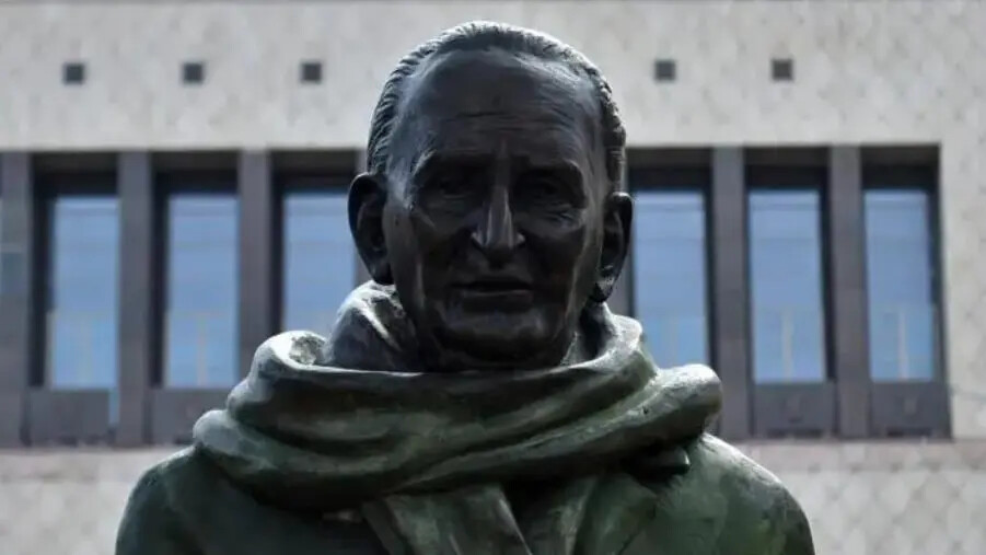 Trasloco statua Mancini a Cosenza, la Fondazione riceve un secondo sfratto images Trasloco statua Mancini a Cosenza, la Fondazione riceve un secondo sfratto