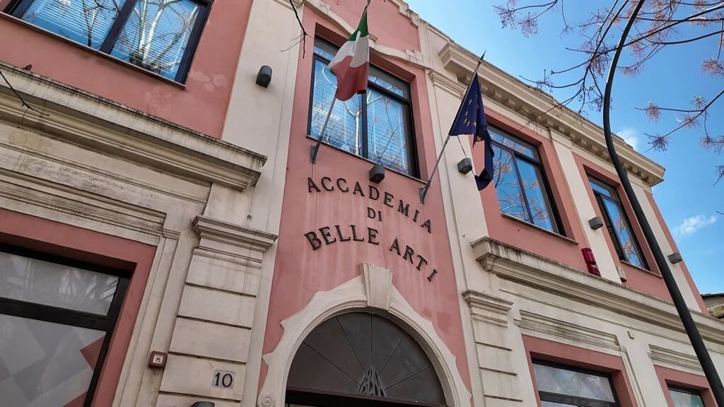 images Catanzaro, dal 9 al 14 maggio lo scultore catanese Pierluigi Portale scolpisce l’opera Fili Libertatis 