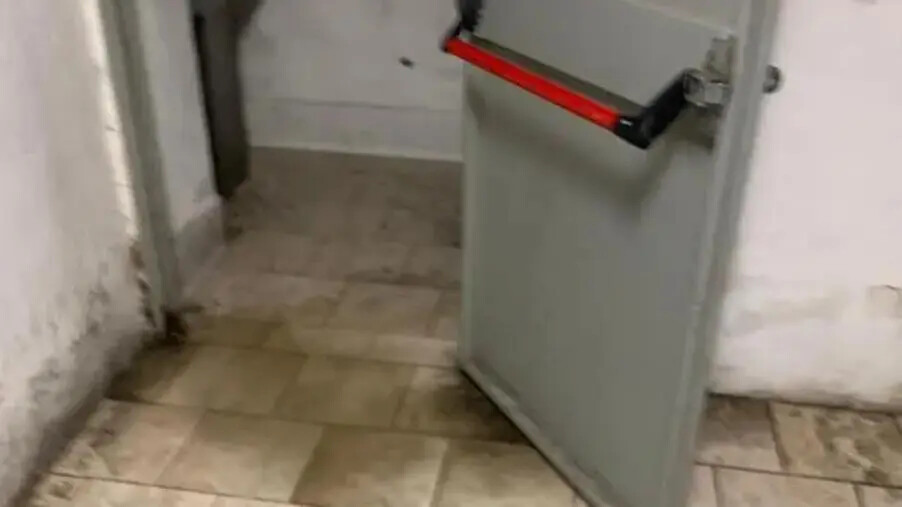 Catanzaro, allo stadio 'Ceravolo' i bagni della curva ovest allagati e senza luce: "Una vergogna" images Catanzaro, allo stadio 'Ceravolo' i bagni della curva ovest allagati e senza luce: "Una vergogna"