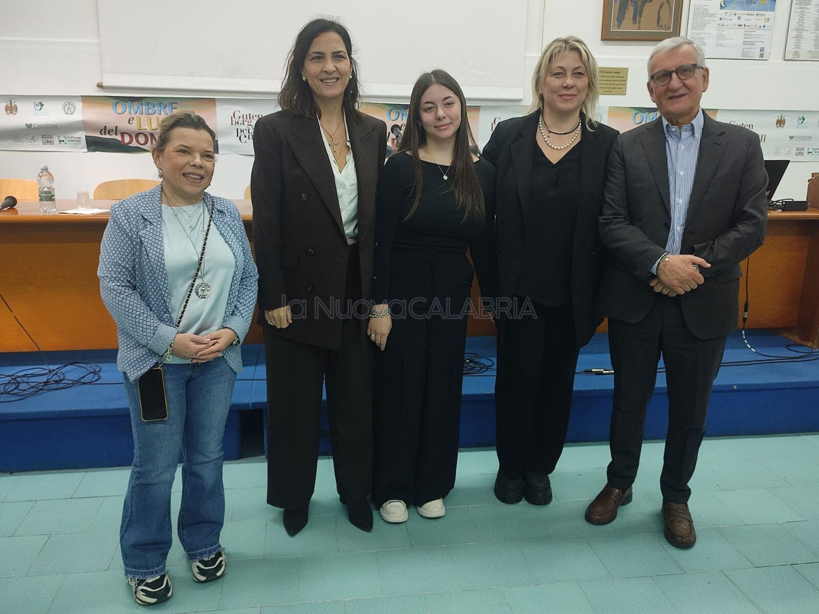 images Catanzaro, al "Galluppi" l'assessore regionale Micheli incontra la studentessa rientrata da Dubai
