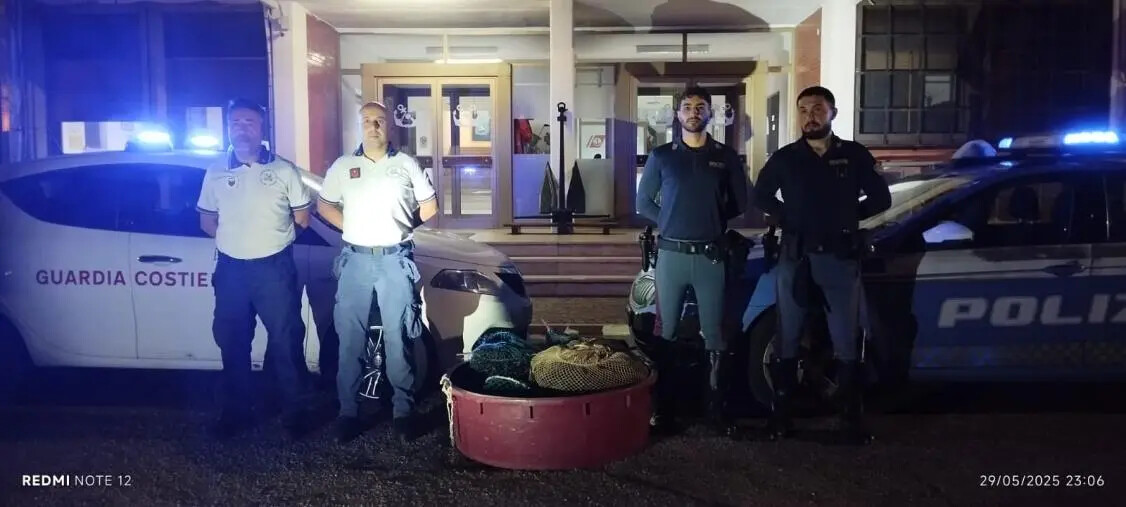 images Fermati a Gioia Tauro 2 pescatori di frodo e sequestrati 1200 ricci di mare 