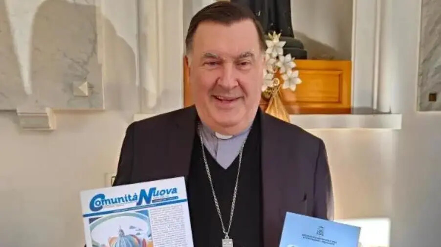 images Monsignor Maniago consegna a presbiteri e diaconi il quaderno “Pellegrini e testimoni di speranza”