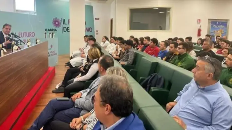 L’Istituto “Majorana” di Corigliano-Rossano si aggiudica il primo premio per il miglior extravergine di oliva in Italia images L’Istituto “Majorana” di Corigliano-Rossano si aggiudica il primo premio per il miglior extravergine di oliva in Italia
