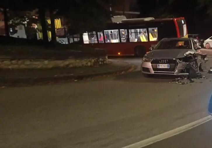 Incidente stradale nel quartiere Sala: coinvolta un’auto images Incidente stradale nel quartiere Sala: coinvolta un’auto