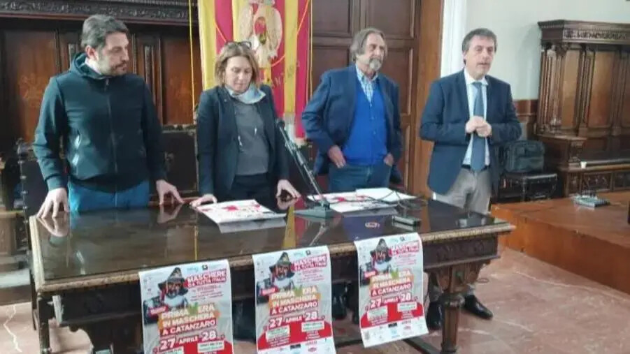 Presentata "Primavera in maschera a Catanzaro": 2 giorni di sfilate tra centro città e lido images Presentata "Primavera in maschera a Catanzaro": 2 giorni di sfilate tra centro città e lido