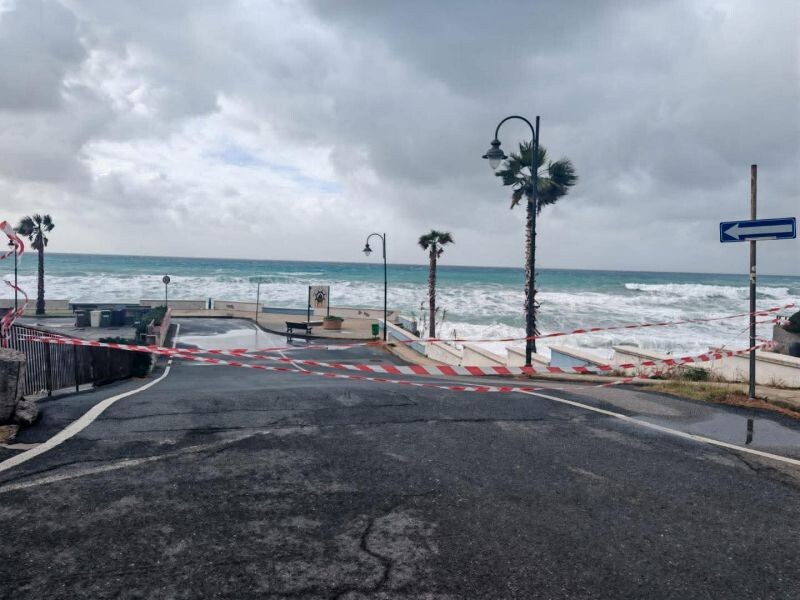 images Calabria nella morsa del maltempo: vento oltre i 100 km/h, allerta gialla e forti mareggiate
