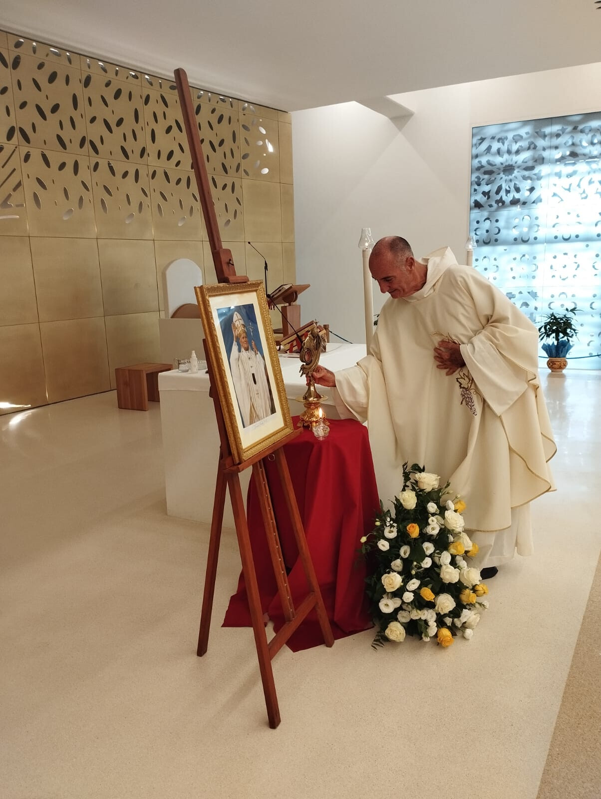 Al Santuario dello Scoglio un evento miracoloso nel giorno della memoria di San Giovanni Paolo II. La testimonianza di monsignor Costantino images Al Santuario dello Scoglio un evento miracoloso nel giorno della memoria di San Giovanni Paolo II. La testimonianza di monsignor Costantino