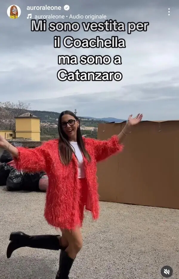 images L'ironia sui social dell'attrice Aurora Leone non fa sorridere i Catanzaresi
