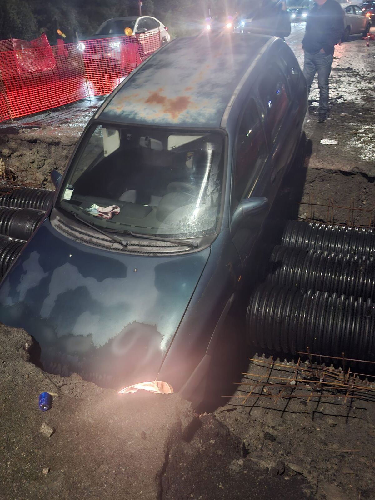 images Catanzaro, auto precipita in un’area di cantiere della metropolitana a Santa Maria