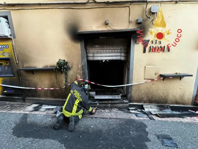 Marcellinara, in fiamme un tabacchino: non si esclude nessuna ipotesi sull'origine dell'incendio  images Marcellinara, in fiamme un tabacchino: non si esclude nessuna ipotesi sull'origine dell'incendio