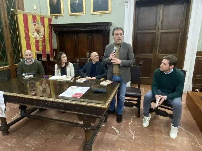 "Sanguinis effusione – Assedio e resilienza": nel libro di don Michele Fontana i 100 giorni di Catanzaro tra amore e orgoglio images "Sanguinis effusione – Assedio e resilienza": nel libro di don Michele Fontana i 100 giorni di Catanzaro tra amore e orgoglio