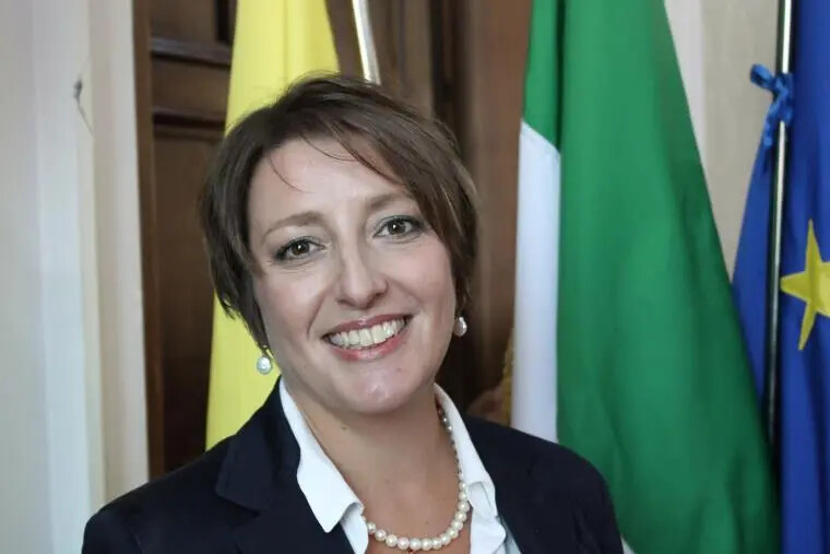 images Antonio Tassone presidente nazionale Assipan, le congratulazioni di Giuliana Furrer 