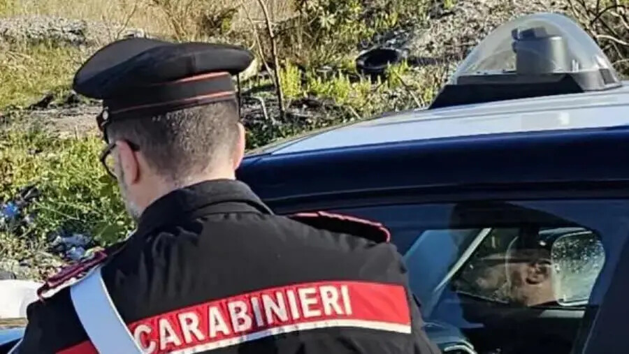 images Gioia Tauro, fa sniffare cocaina sul cofano dell’auto e detiene hashish: arrestato 