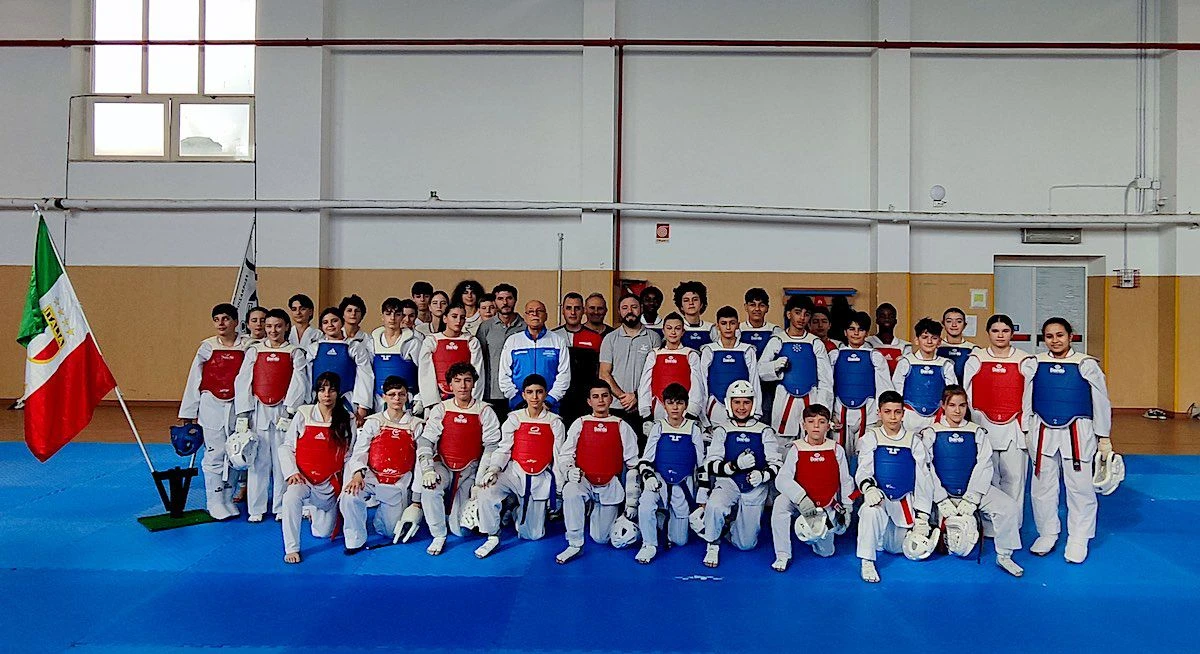 Taekwondo, a Catanzaro il primo raduno regionale delle cinture colorate con 100 atleti da tutta la Calabria