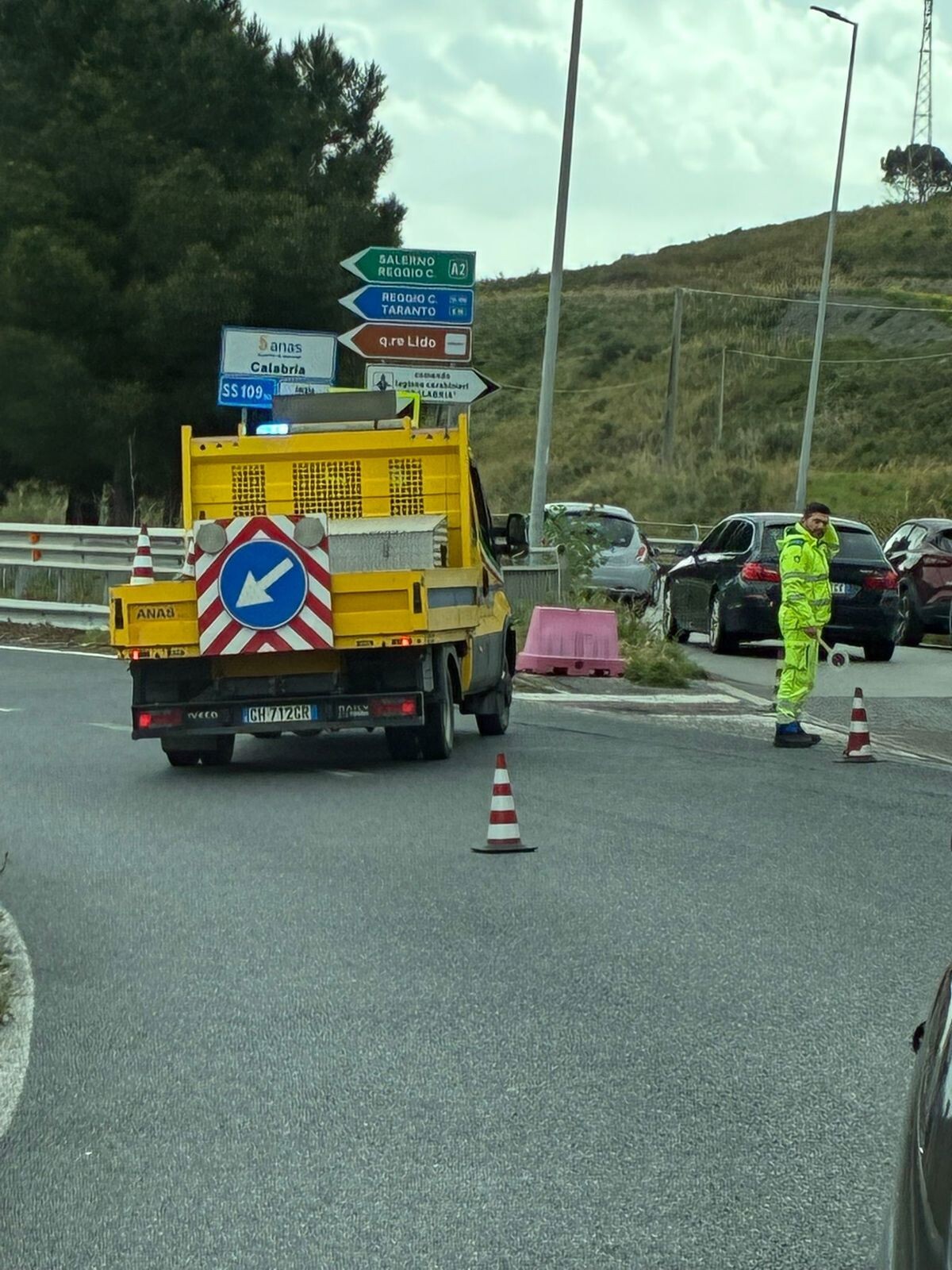 Catanzaro, perde il controllo dell'auto e finisce fuori strada images Catanzaro, perde il controllo dell'auto e finisce fuori strada