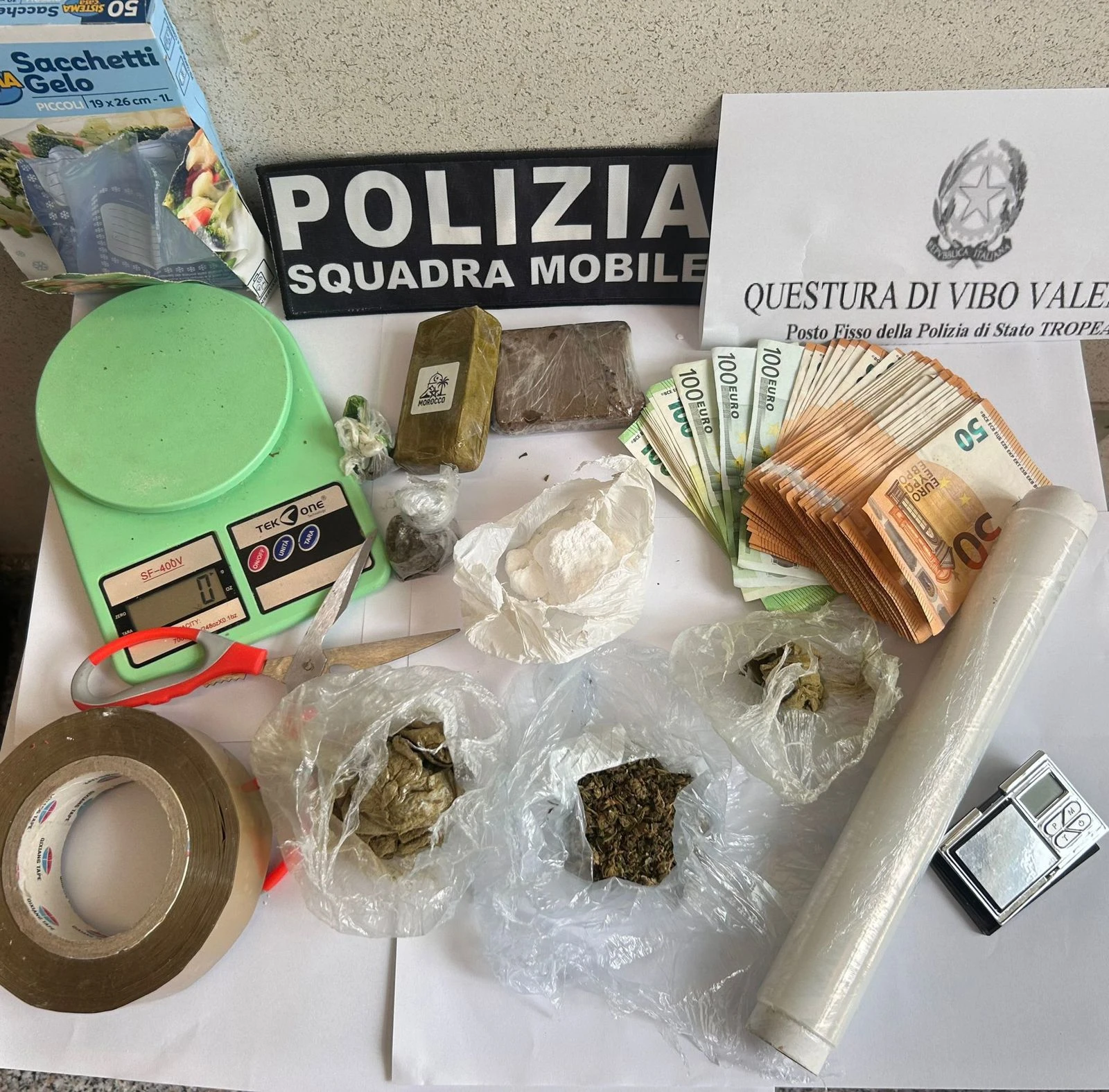 Supermarket della droga a Ricadi: sorpreso ed arrestato in casa con diversi tipi di stupefacente