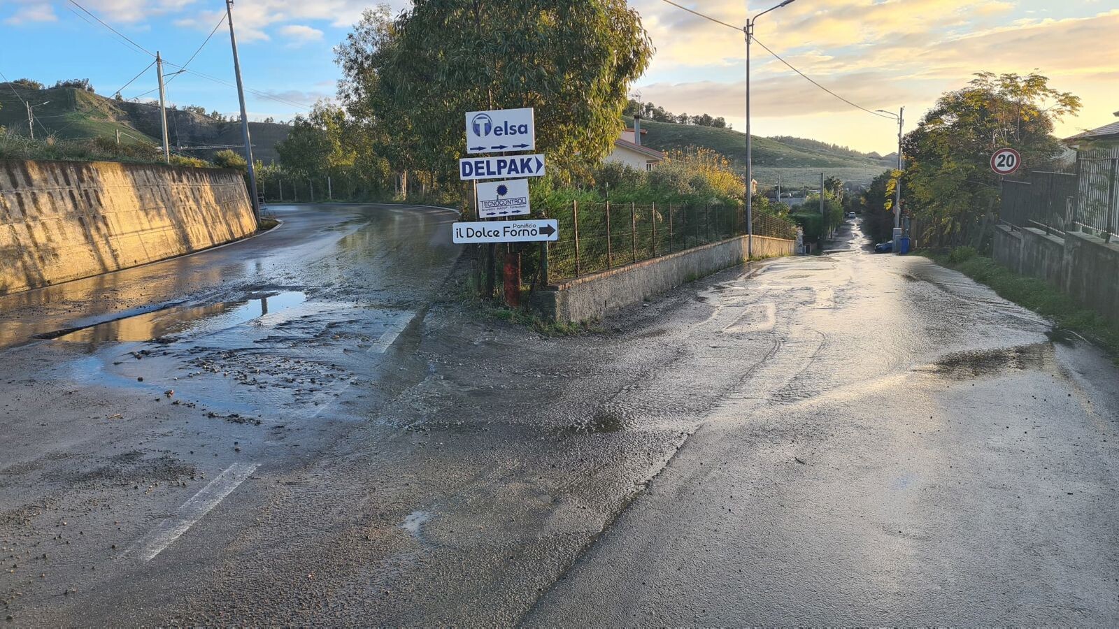 images A Catanzaro contrada Guglia sempre allagata, il disagio dei residenti: "27 rotture in un anno"