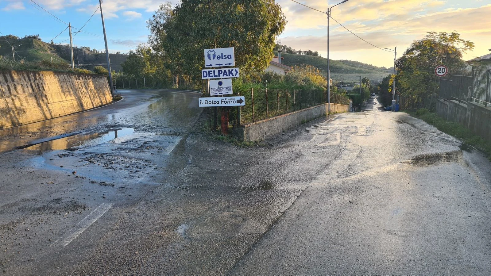 A Catanzaro contrada Guglia sempre allagata, il disagio dei residenti: "27 rotture in un anno"