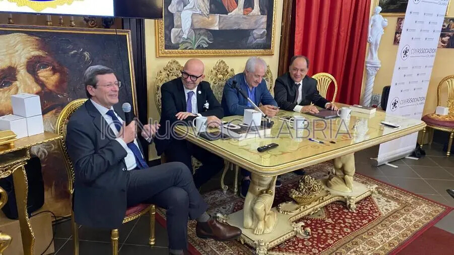 images Taranto e Vibo Valentia: senza sosta il Tour de ‘La Tazzina della Legalità’
