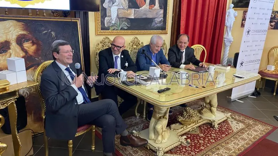 images Taranto e Vibo Valentia: senza sosta il Tour de ‘La Tazzina della Legalità’

