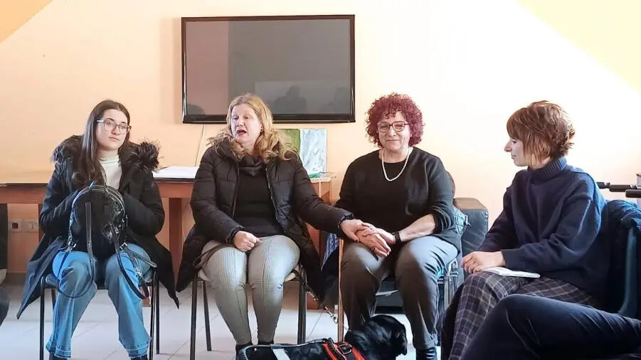 Poesia oltre le mura: la Commissione Pari Opportunità incontra i ragazzi della Comunità Ministeriale di Catanzaro images Poesia oltre le mura: la Commissione Pari Opportunità incontra i ragazzi della Comunità Ministeriale di Catanzaro