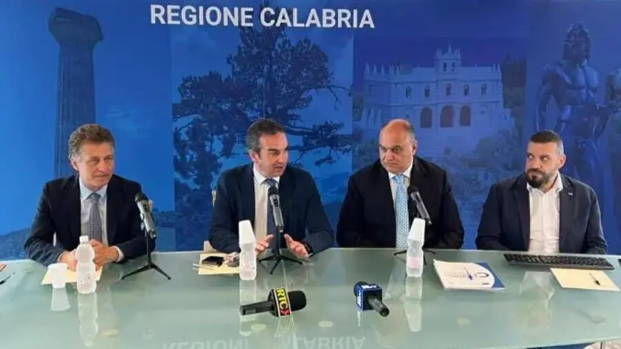 Catanzaro, presentato in Cittadella l’Avviso Pubblico “Dunamis”: incentivi a imprese per nuove assunzioni
images Catanzaro, presentato in Cittadella l’Avviso Pubblico “Dunamis”: incentivi a imprese per nuove assunzioni