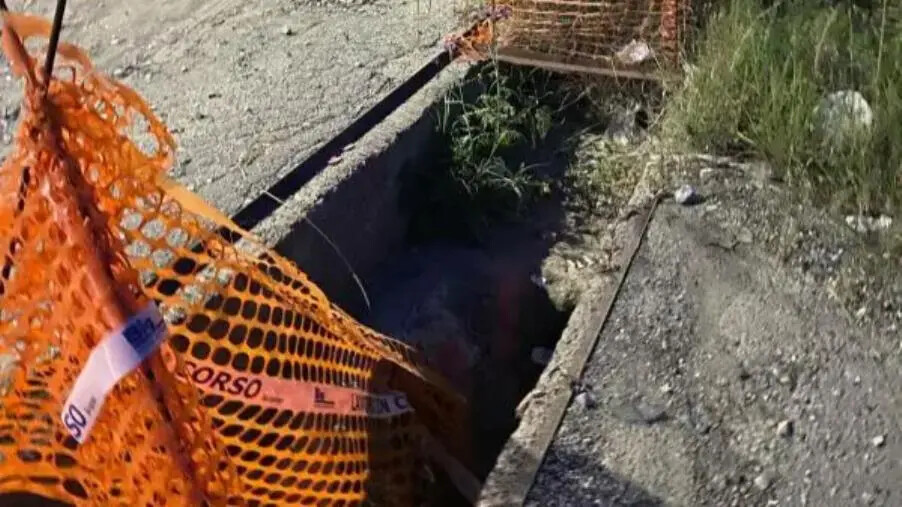 Catanzaro, Costa: "Grata crollata e segnali sulla carreggiata, su Viale Isonzo il fallimento dell'Amministrazione Fiorita" images Catanzaro, Costa: "Grata crollata e segnali sulla carreggiata, su Viale Isonzo il fallimento dell'Amministrazione Fiorita"