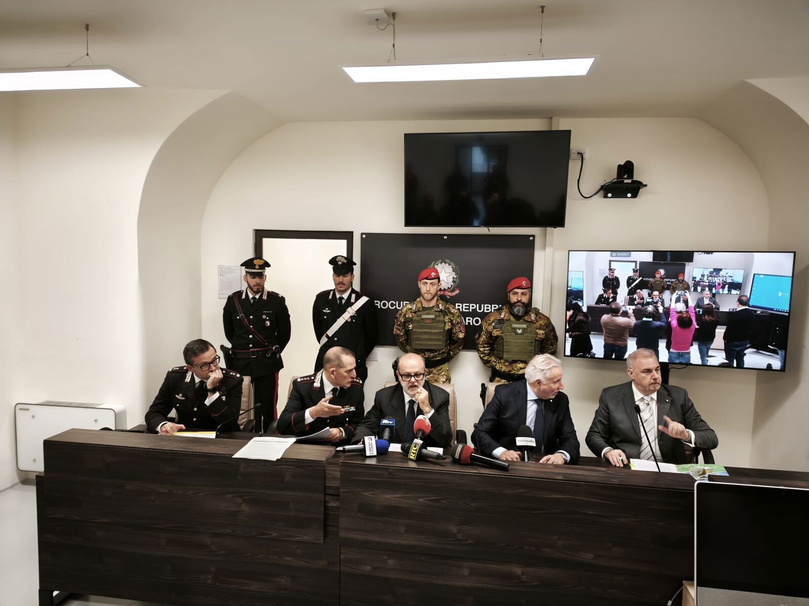 images Blitz a Isola Capo Rizzuto, ecco come i clan gestivano gli affari dal carcere