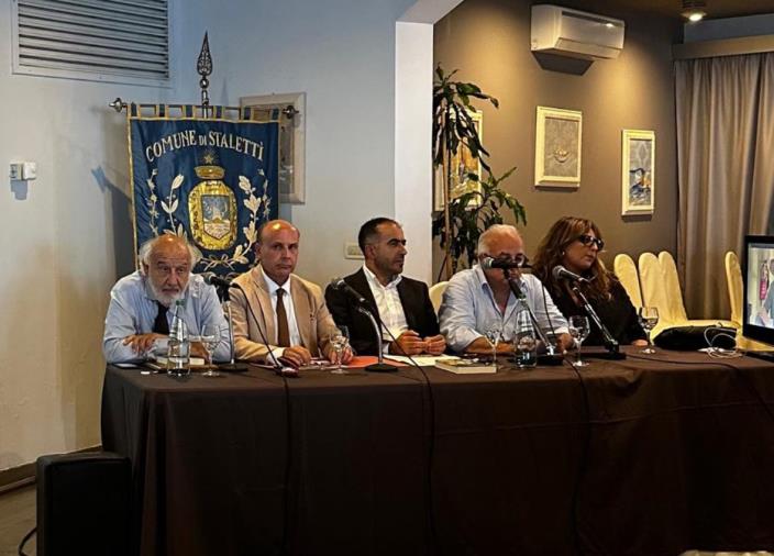 Calabria terra di pensiero e conoscenza, Nesci: “Tutti per una cultura di cittadinanza europea”
images Calabria terra di pensiero e conoscenza, Nesci: “Tutti per una cultura di cittadinanza europea”